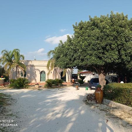 B&B Le Carrube Sava Extérieur photo