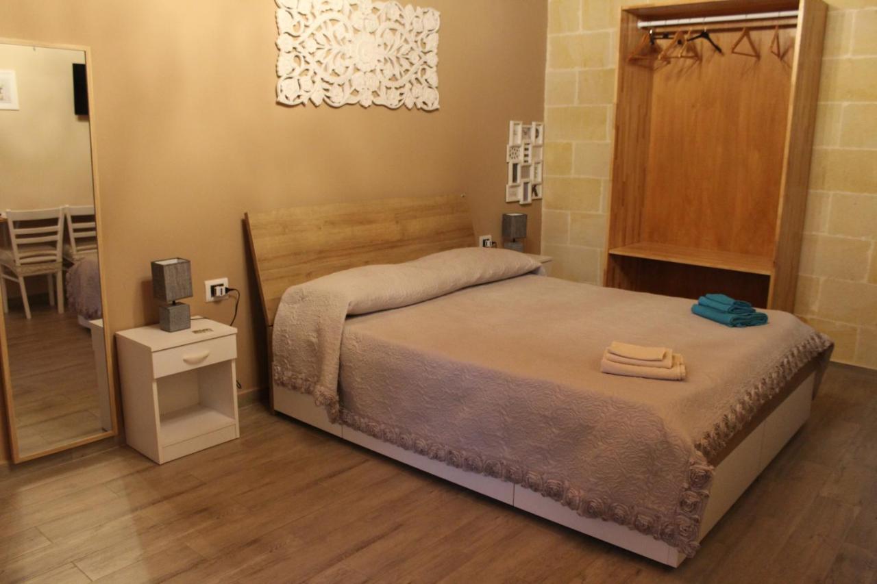 B&B Le Carrube Sava Extérieur photo