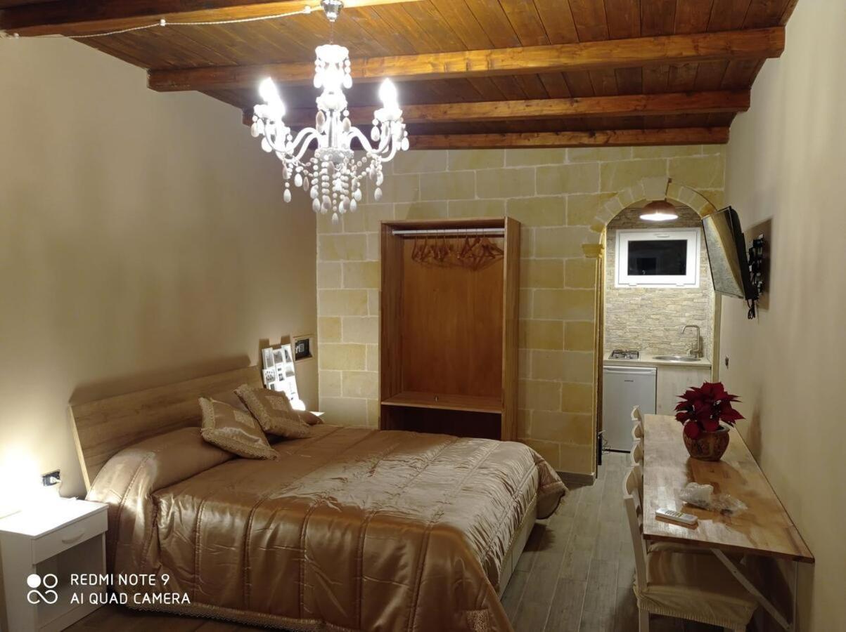 B&B Le Carrube Sava Extérieur photo